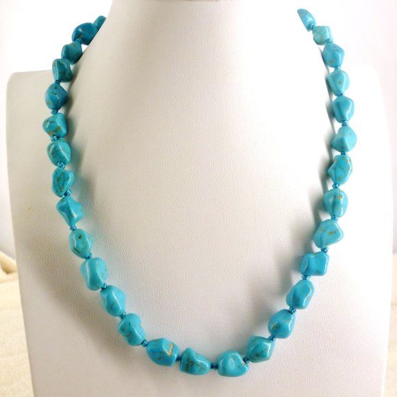 Jewelry - Southwestern Necklace Faux Turquoise Nugget Hand Knotted 18.5" Heart Toggle